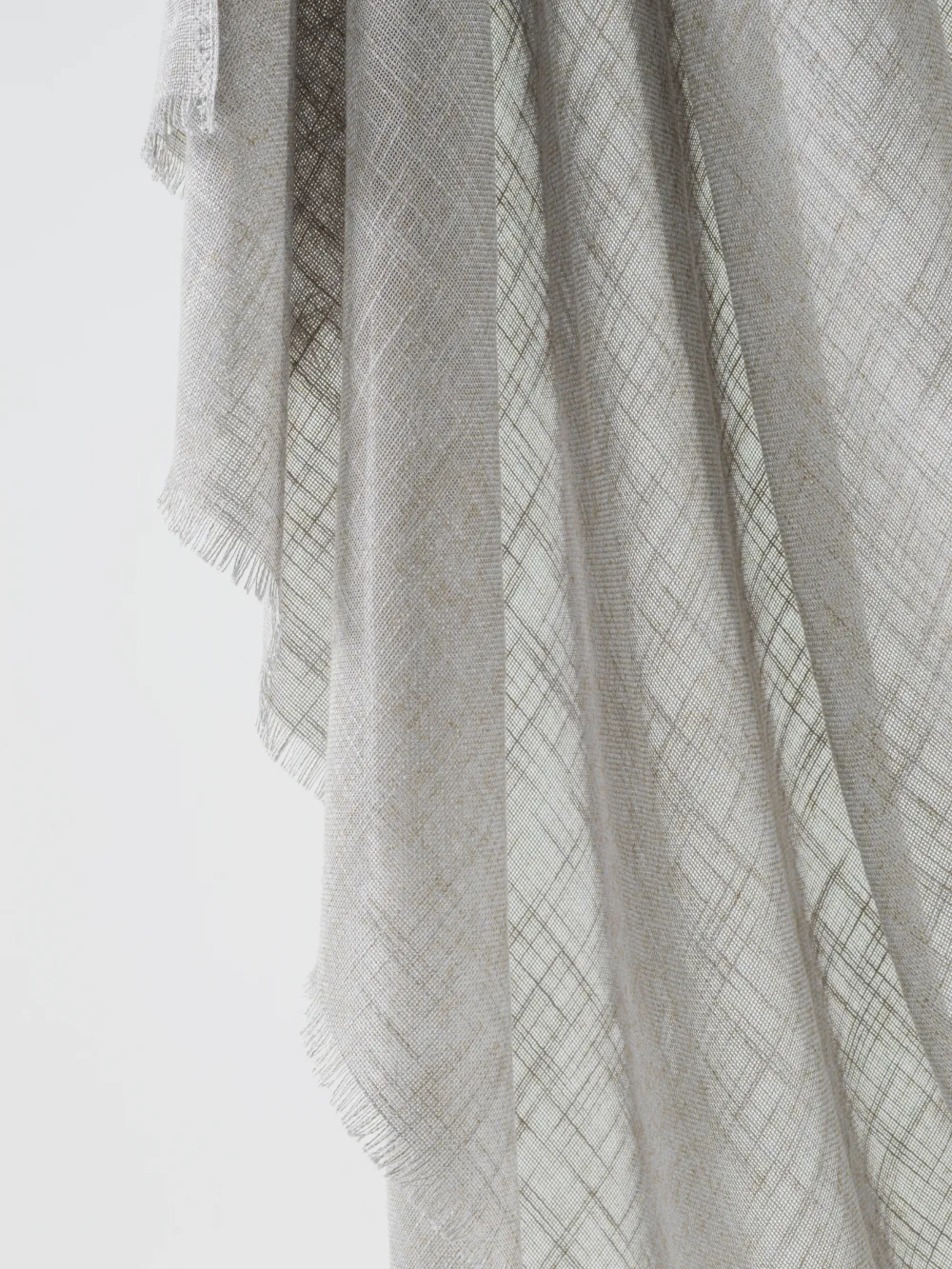 Our textile Harvest has a coarse texture with a linen-look