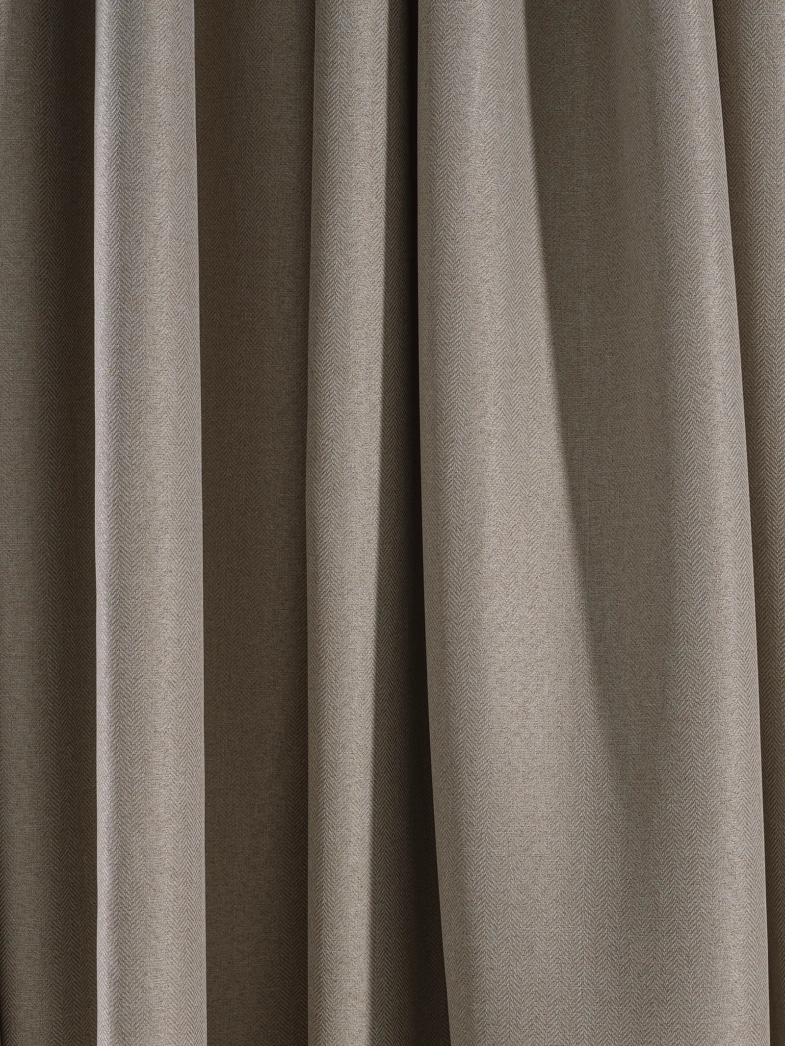 Suit rich herringbone texture.