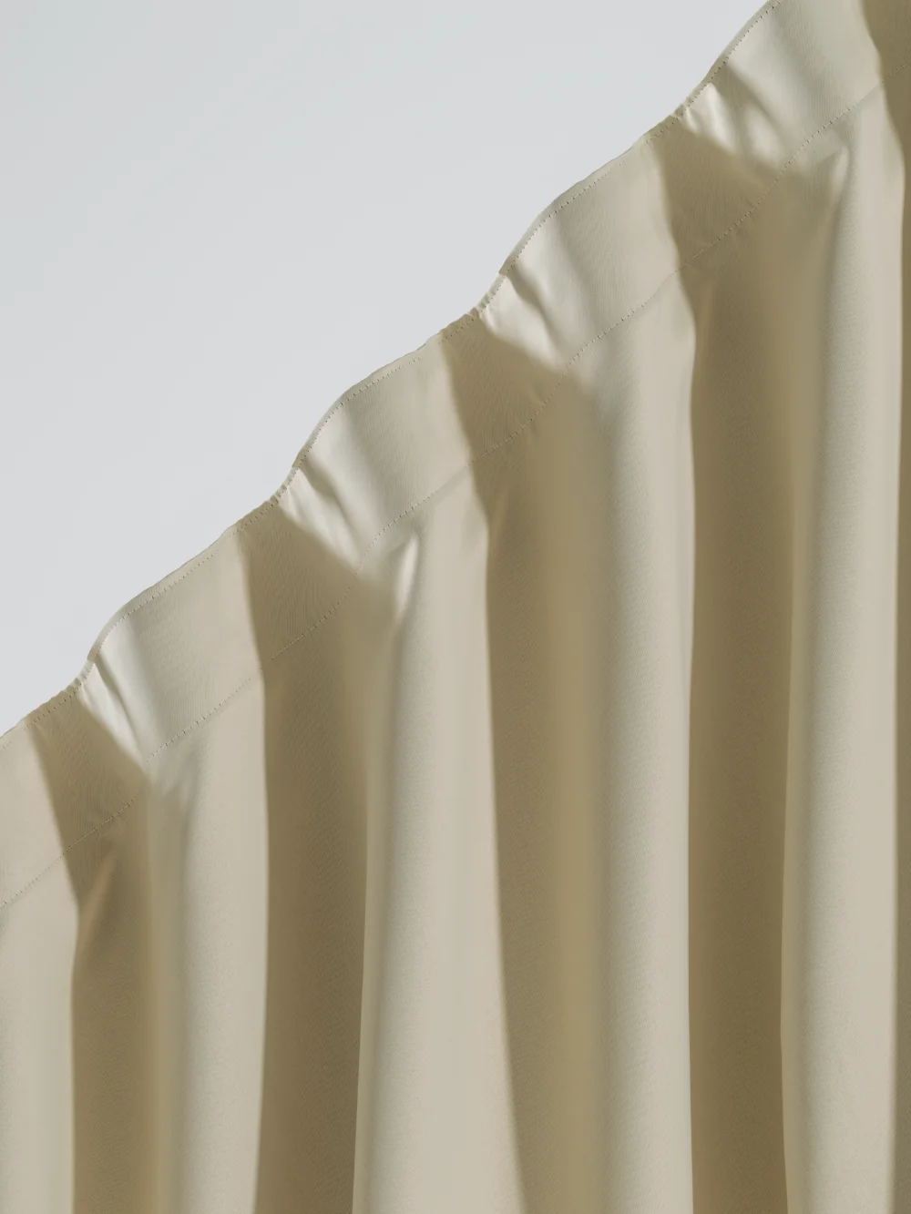 Uni has a smooth and even surface with a subtle, shiny lustre.