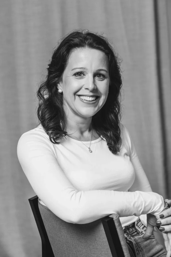 Black and white photo of Maria from Almedahls’ Supply team. Contact us