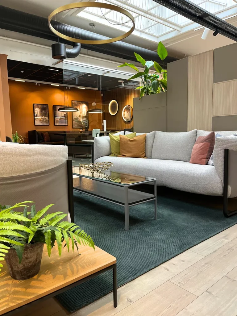 Photos of field rug in showroom in Oslo.