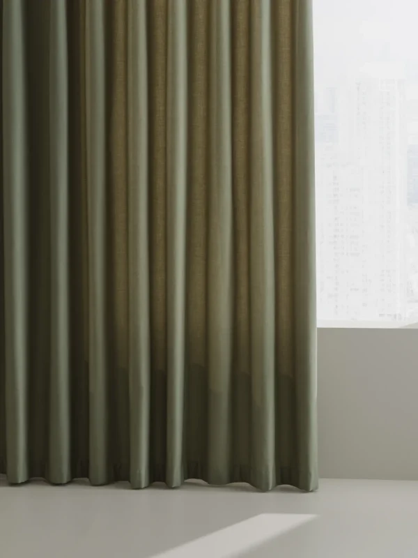Billow is a turnable curtain fabric.