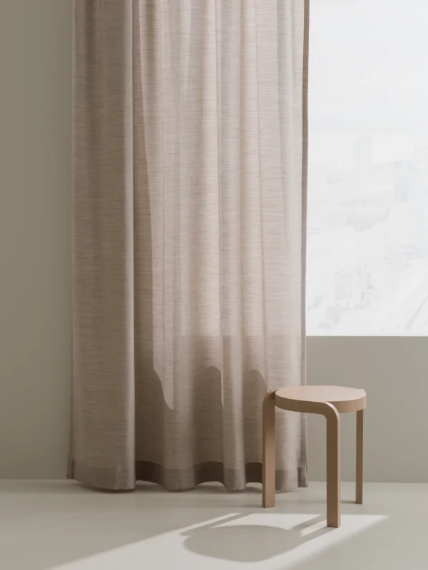 Earth är en sofistikerad textil med ett tidlöst uttryck.