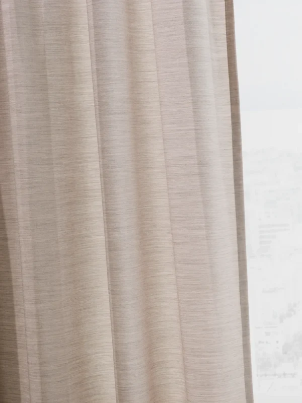 Earth är en sofistikerad textil med ett tidlöst uttryck.