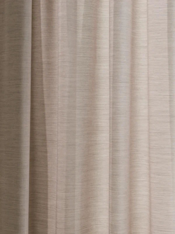Earth är en sofistikerad textil med ett tidlöst uttryck.