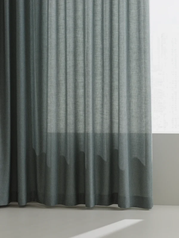 Tilt curtain fabric in a window
