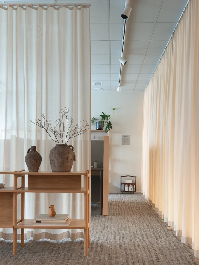 Referensprojekt Alps – hängande textil Shade