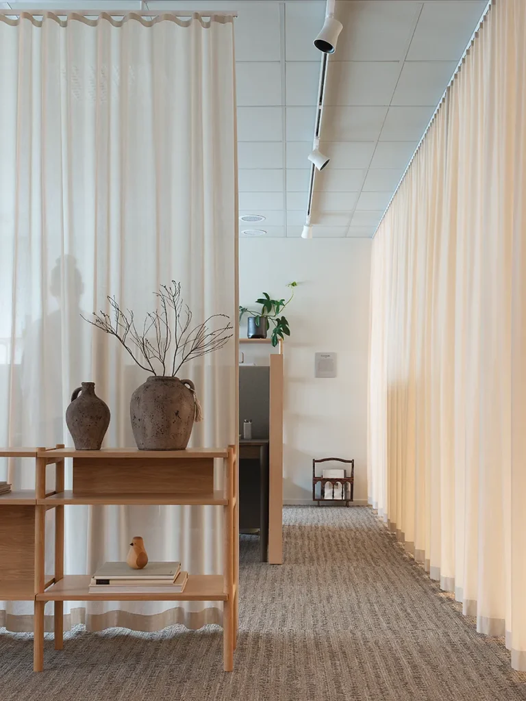 Referensprojekt Alperna – Hängande textil .