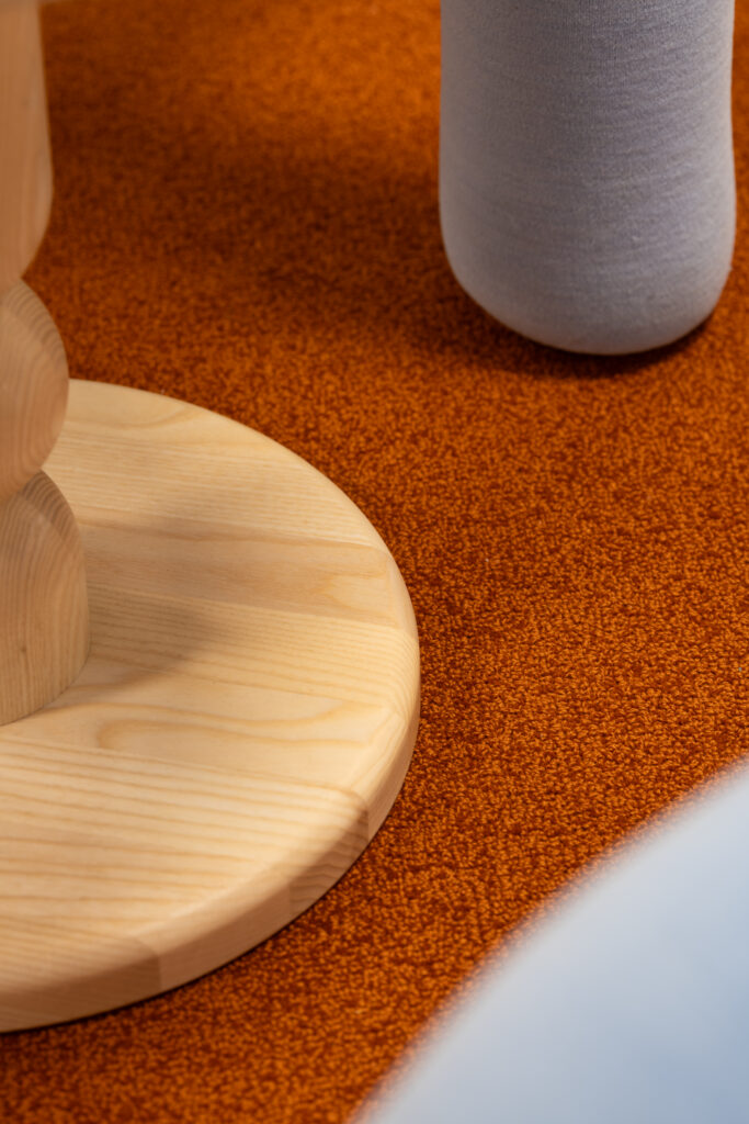 Textilmattan Rollo med kort lugg i en kontorsmiljö på NRK Tromsø.