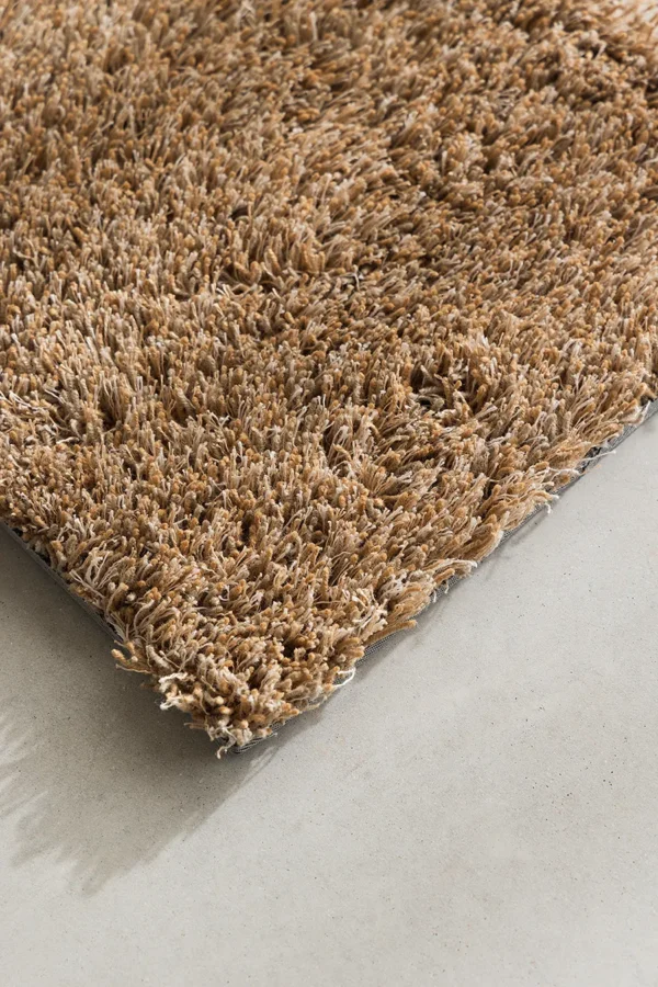 VILA rug showing its deep, soft cut-pile texture.